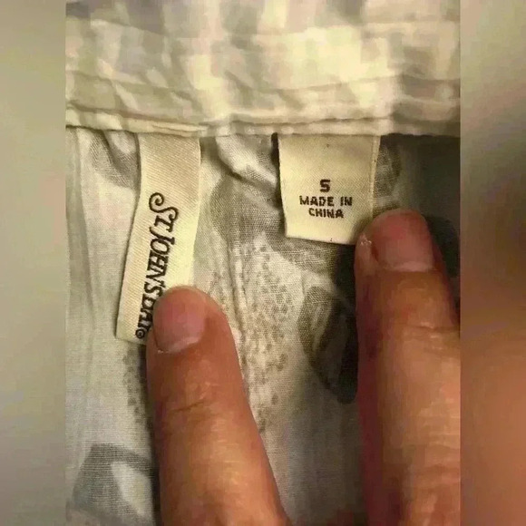 St John's Bay Thin White Short Sleeve Button Down Shirt Blouse Flower Women Smal - Picture 8 of 8